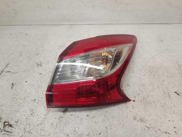 FEU ARRIERE DROIT NISSAN - Vue 1